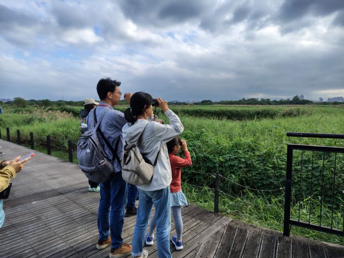 春天走進濕地教室，關渡自然公園推出近200場生態體驗，邀你用腳步親近自然