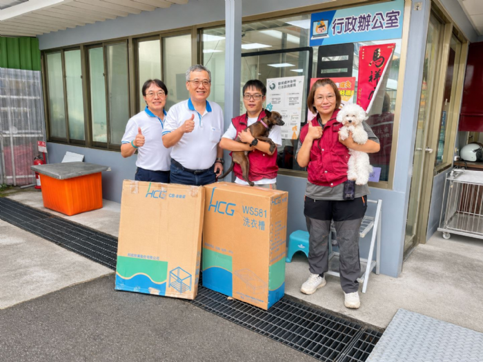 企業攜手為毛孩食安把關，新北動物之家獲贈水槽與250公斤清潔用品