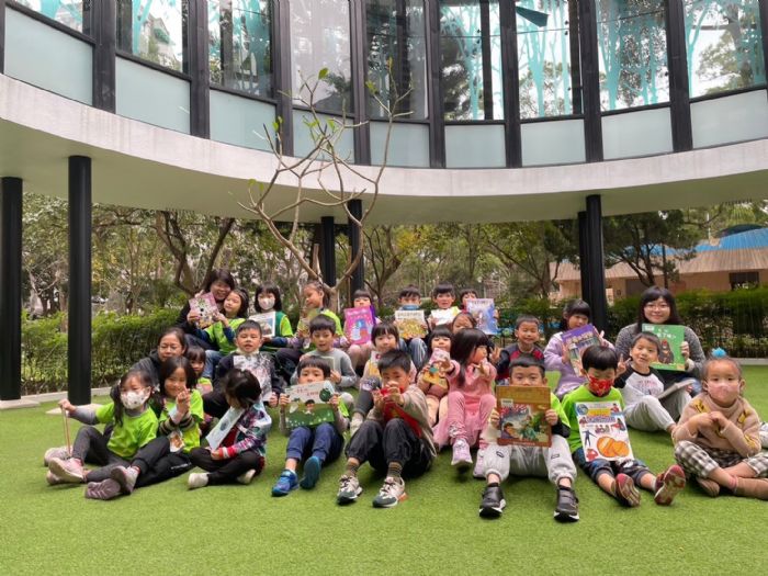 書香遇見毛腳印，林口李科永紀念圖書館打造「寵物閱讀樂園」，陪孩子在故事中學會愛與責任