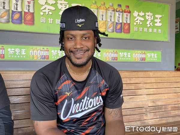 克維斯下飛機直奔台南球場 捨美職合約續留統一獅有原因 克維斯下飛機直奔台南球場 捨美職合約續留統一獅有原因