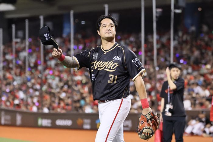 林智勝引退賽紀念品熱烈競標中! 球迷響應累積金額突破24萬，捐助光復及基層棒球發展