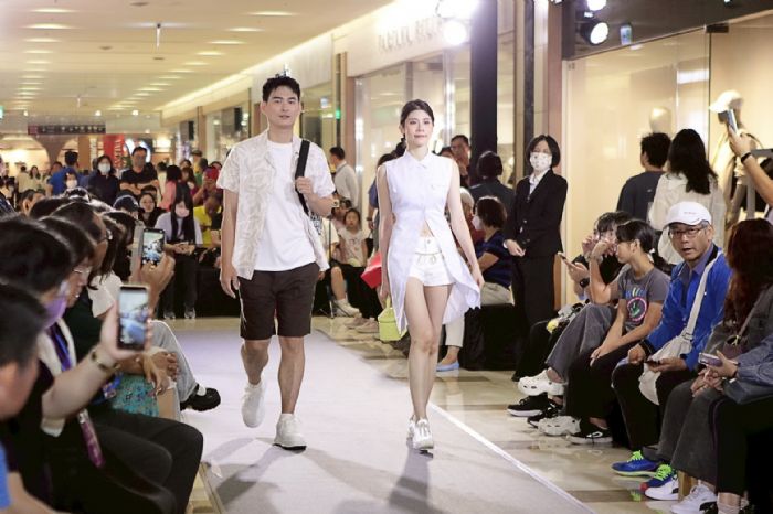 全台Outlet Mall首創！義大服裝秀機器人真人共演