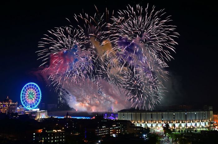 義大世界2026跨年煙火秀，吸引約5萬6千人共迎新年