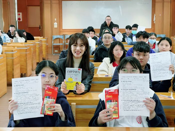 從5分到臺大，再走進三千名學生的青春——嘉嘉老師的溫柔革命