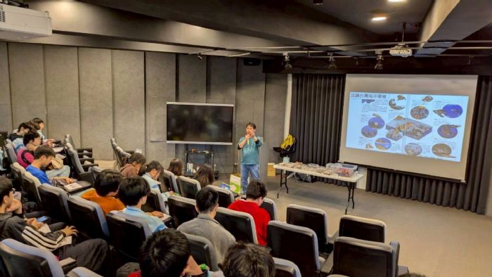 踏浪而行、與蟹同行！海洋科普講座走進校園，點亮學生探索藍色世界的熱情