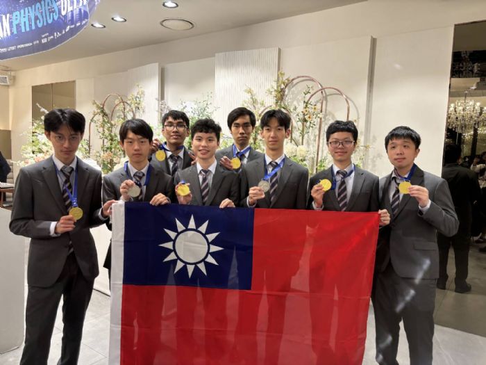 臺灣物理小將閃耀亞洲！亞洲物理奧林匹亞勇奪6金2銀佳績