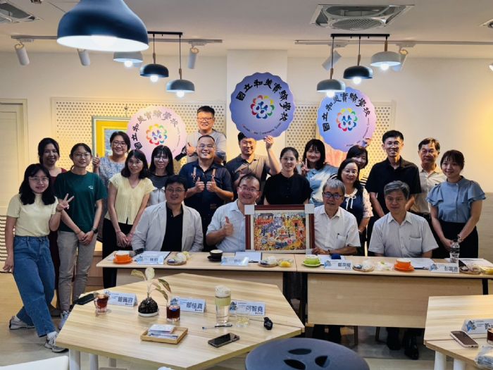 教師節前夕暖心探訪，教育部長鄭英耀走進和美實驗學校，為特教老師加油打氣