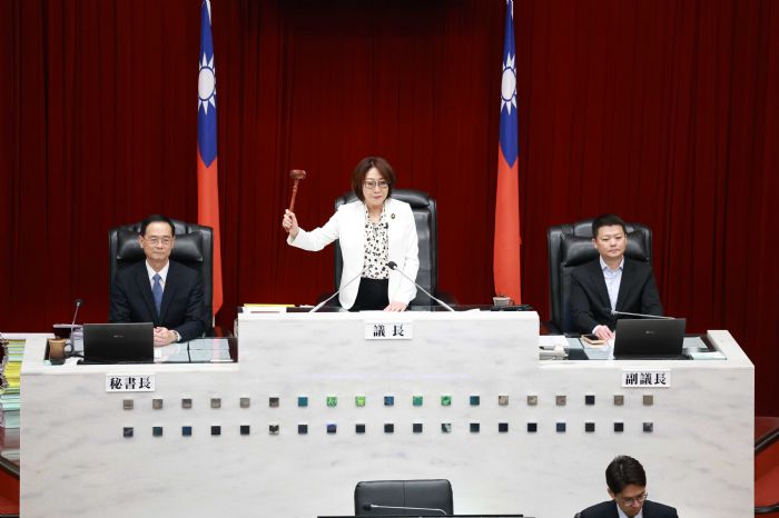 府會攜手再出發！高雄臨時會圓滿落幕，預算三讀通過、澄清湖藝術新景同步亮相