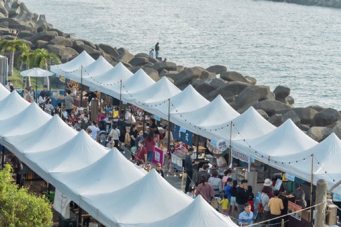 2025高雄海線潮旅行音樂市集，萬人湧入梓官赤崁海濱