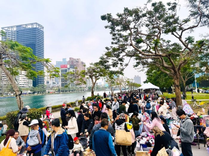 小小店長回來了！小樹市集連兩年插旗愛河，今年提前開市更好逛