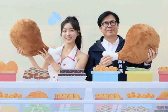 2025高雄鹹酥雞嘉年華熱力開炸，首日吸引破5萬人潮，65家名店端出最強炸物，競逐最佳人氣王