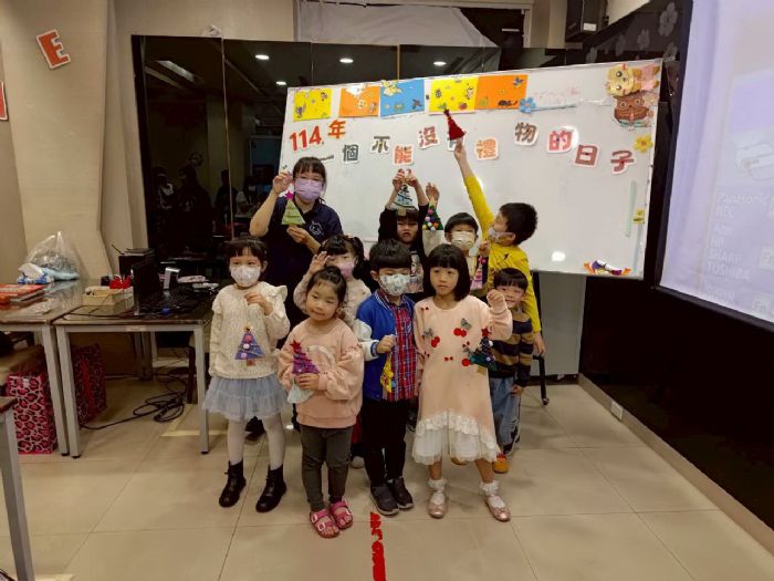 一個不能沒有禮物的日子！高市圖小港分館歡慶聖誕節活動好暖心