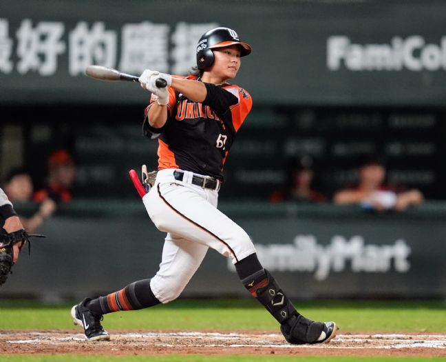 南人爭霸在澄清湖開轟！統一獅7：4逆轉台鋼雄鷹，林泓弦清壘一擊奪單場MV