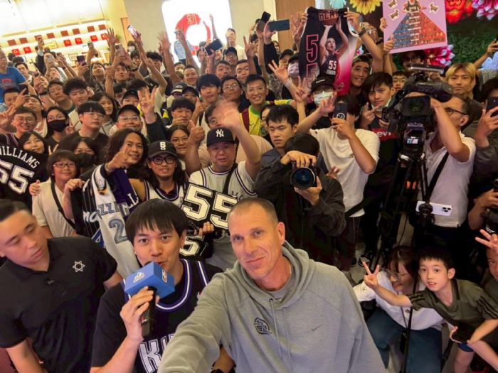 白巧克力現身南港！Jason Williams親臨「緯來體育台 x NBA IN THE ZONE」熱力開拍，粉絲熱情爆棚！