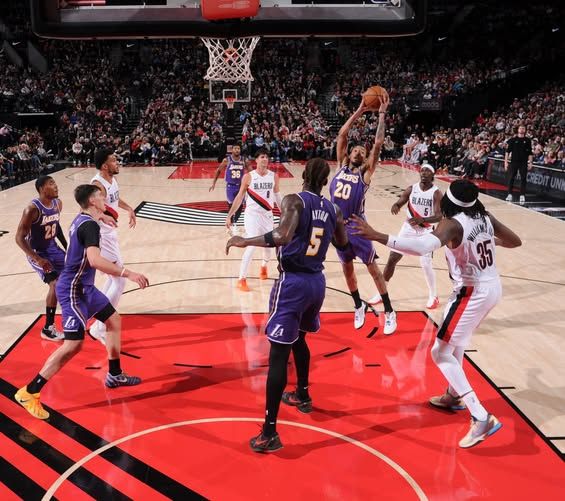 湖人四連勝到手！Ayton、八村壘聯手發威，替補奇兵Smith驚喜爆發