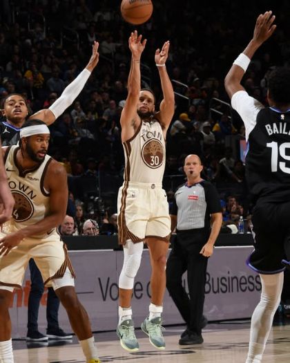 勇士火力全面爆發！Curry飆分領軍止敗、Hield替補成奇兵