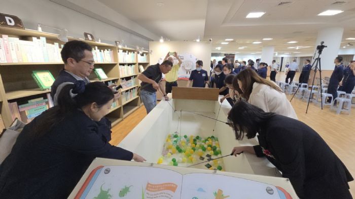 科學教育與人文傳愛「黏」起來！「黏TT工廠事件簿」鳳山靜思堂甜蜜開展