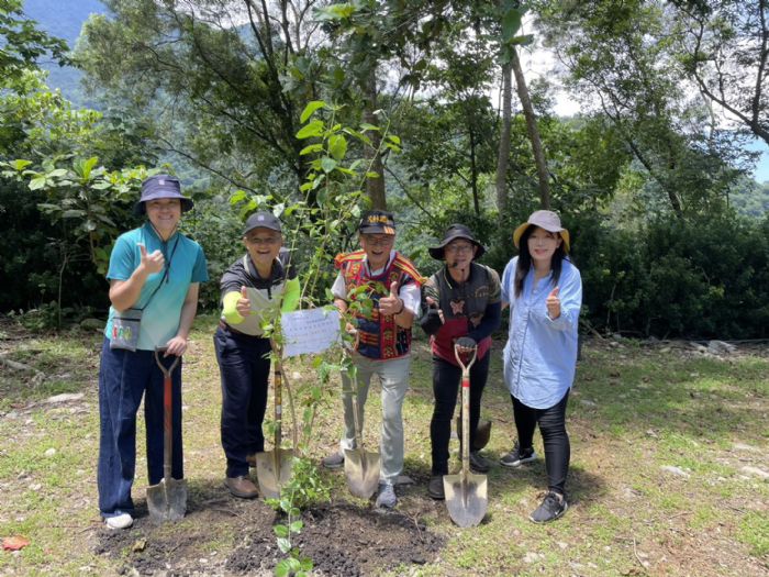 共植蜜源 樂護生態，中鋼通運攜手茂林國中與風管處，共譜紫斑蝶保育新篇章