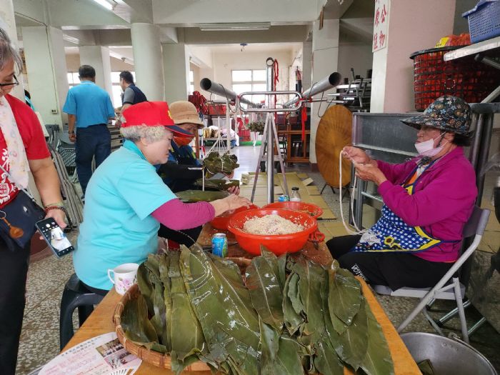 一顆粽子一份關懷，龍泉分院攜手長者歡慶佳節