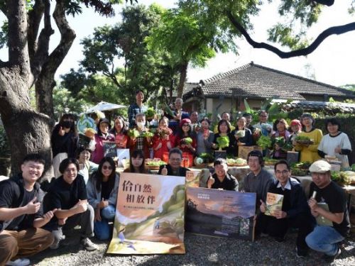 人、產業、生態的三方永續 《佮自然相放伴「墾丁國家公園友善農業」小農誌》