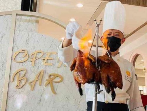 為慶祝1月份的壽星，港式餐廳推出絕佳5折優惠！精選60道粵菜與港式點心任你吃到飽，其中包含秘製脆皮雞等美味佳餚，絕對是一場極致的味覺盛宴！