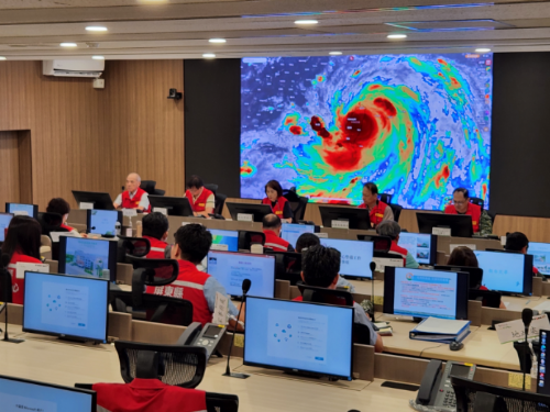 屏縣25日停班課 周春米：凱米風強雨大請民眾盡量不要出門