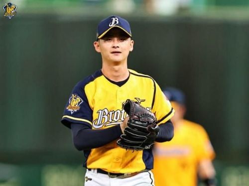 吳哲源春訓傳接球啟動  開季出賽成疑問