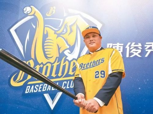 中職／3年3千萬 陳俊秀披29號黃衫