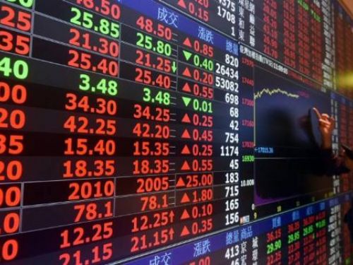 台股高點震盪，中小型個股輪動，台積電跌9元至674元