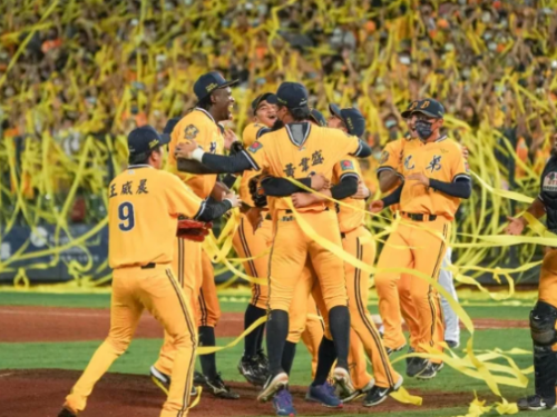 兄弟4戰橫掃桃猿 洲際滿場黃海中封王達成2連霸