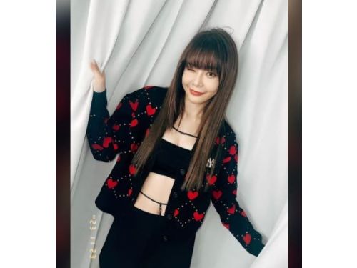 中職／桃猿啦啦隊Yuri寒流穿黑bra搭迷妳裙 網：看得心都熱了