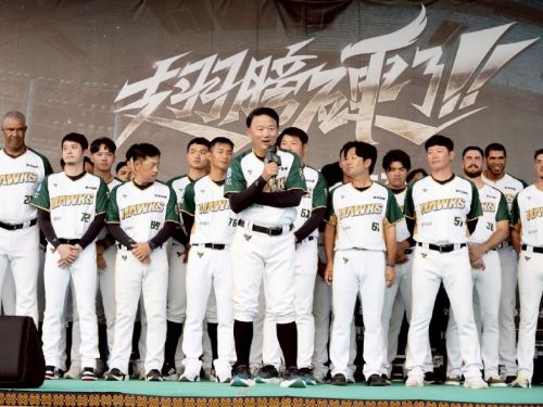 台鋼雄鷹開幕系列賽前夜造勢活動熱力四射！高雄球迷熱情迎接2025賽季