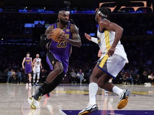 LeBron James再創歷史！湖人穩守主場擊退勇士，豪取四連勝