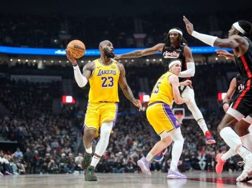 湖人隊客場擊敗拓荒者，LeBron James和Austin Reaves領軍展現精彩表現