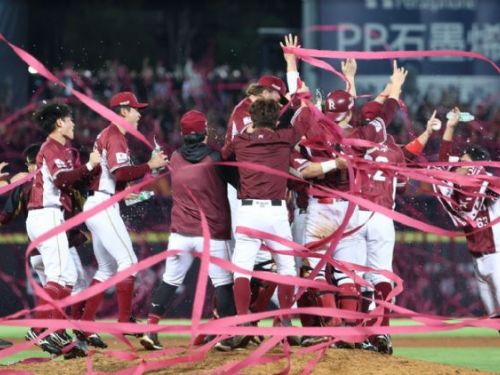 逆轉奪冠！林泓育11局炸裂兩分砲　樂天桃猿首度封王