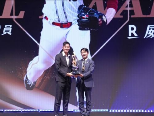 職棒36年突破300萬觀眾里程碑　威能帝榮膺年度MVP、林詩翔奪最佳新人