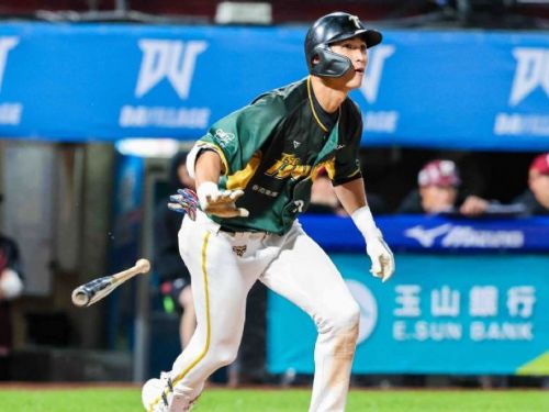 中華職棒例行賽｜台鋼雄鷹6比1擊敗樂天桃猿　陳文杰4安猛打奪MVP