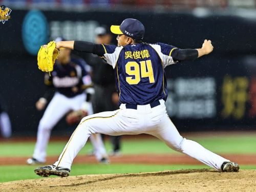 中信兄弟勝出天母對決，4比2擊敗味全龍