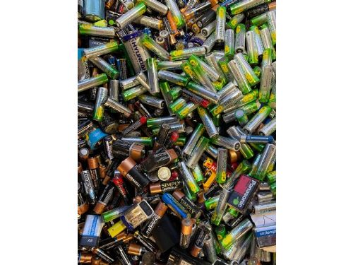 食材製成的可食用充電電池：科技與美食的完美結合