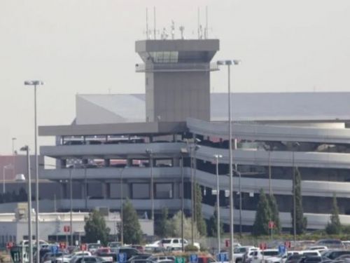 美國猶他州鹽湖城機場發生意外：男子爬進飛機引擎身亡