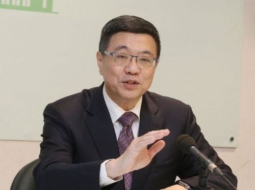 卓榮泰表示，女性閣員比例被質疑過低，但他強調當前情勢需要迅速行動。