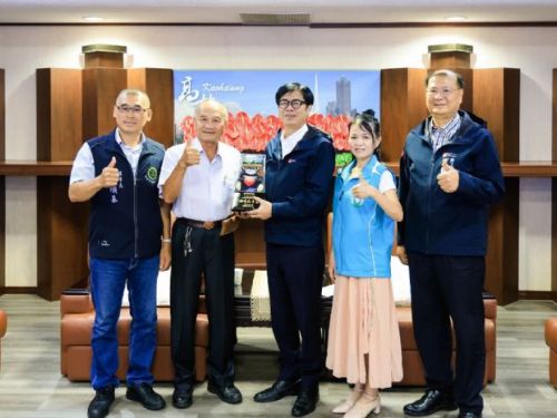 高雄市長陳其邁再度蟬聯五星肯定，施政滿意度穩居六都第一，勞工團體齊聲祝賀