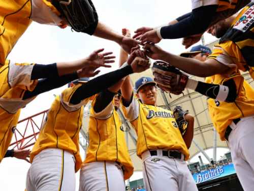 中信兄弟隊蔡齊哲接管局勢 克制富邦悍將隊 4:2獲勝