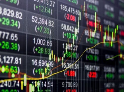 台股攀升133點，國內外投資者齊聚，三大法人合計買超達320億元