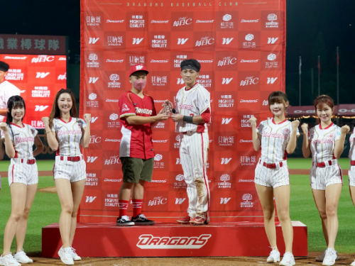 味全龍郭天信終結27打數乾旱期！首局敲出安打獲MVP殊榮