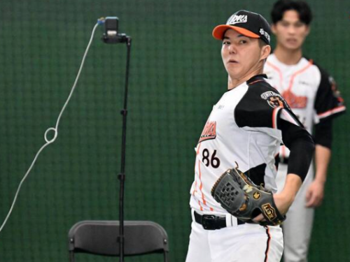 郭俊麟獲雄鷹球衣，台鋼領隊關注引發感動