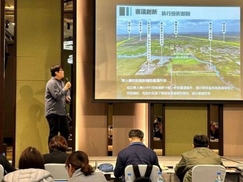 高雄市土地開發審查脫穎而出，榮獲「審議模範獎」和「審議創新獎」！