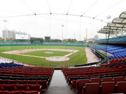 天降豪雨！新莊球場積水導致獅悍對決比賽延期