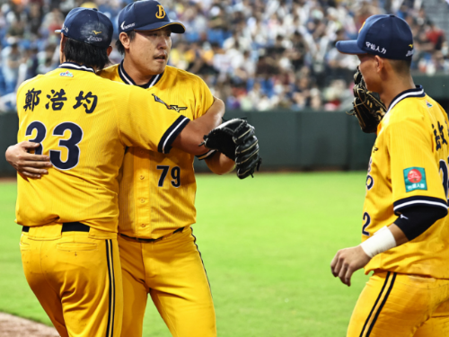 中信兄弟與樂天桃猿激戰12局，雙方2比2平手，中信兄弟保持8連勝