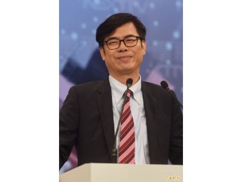 陳其邁宣布將增建學區住宅、改善交通路線，以因應台積電進駐的挑戰。